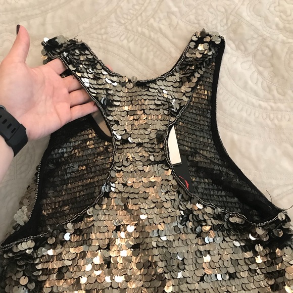 Nordstrom Savvy RAGA Gold sequin top😍 - Picture 6 of 8